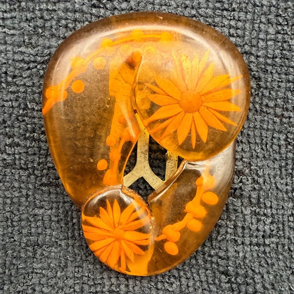 Vintage Apple Juice Bakelite Dress Clip Reverse Carved Floral Daisy 2.5